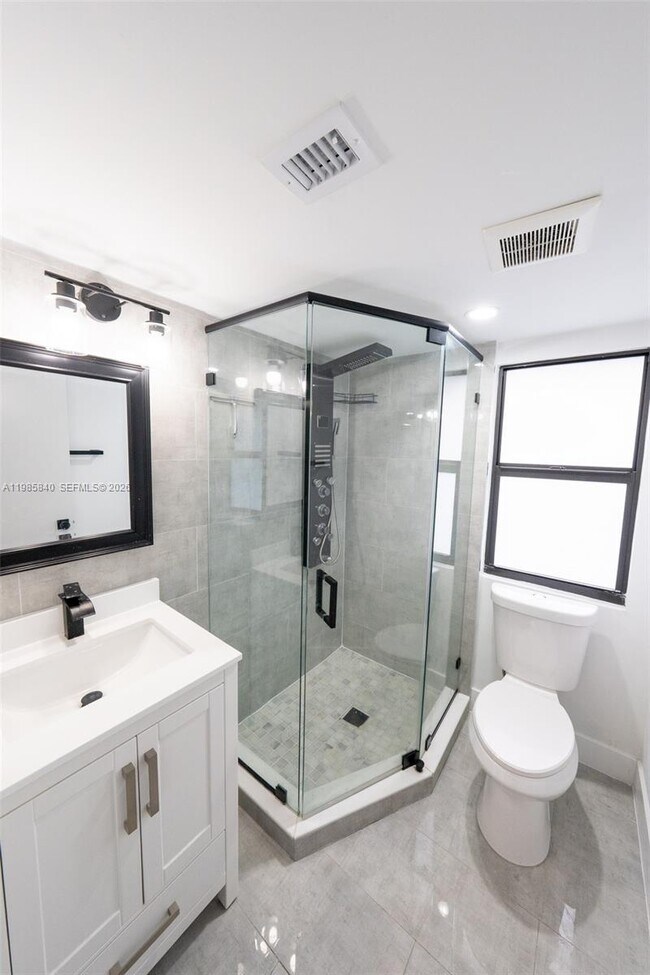 Building Photo - 618 SW 21st Ave