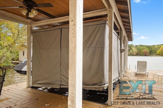 Building Photo - Lakefront Rental in Long Branch Shores