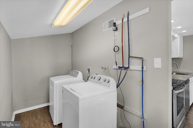 Building Photo - 46-6-46 Holly Dr