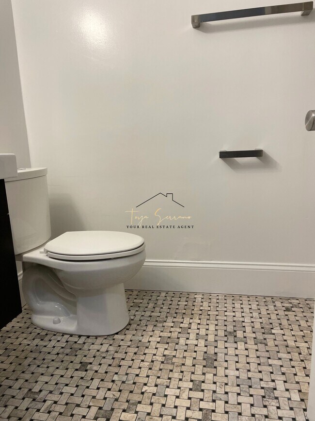 Building Photo - 26 Pembroke St