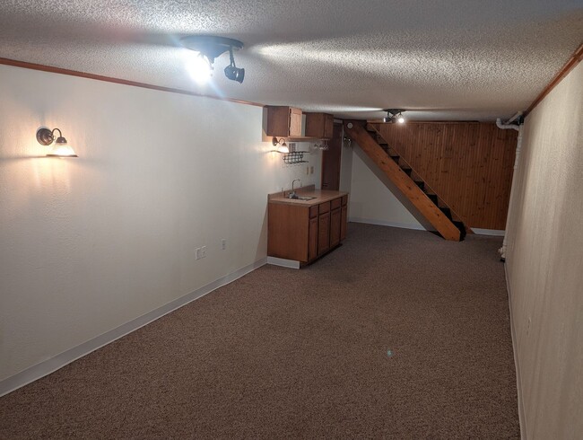 Building Photo - 4 bedroom for JUNE