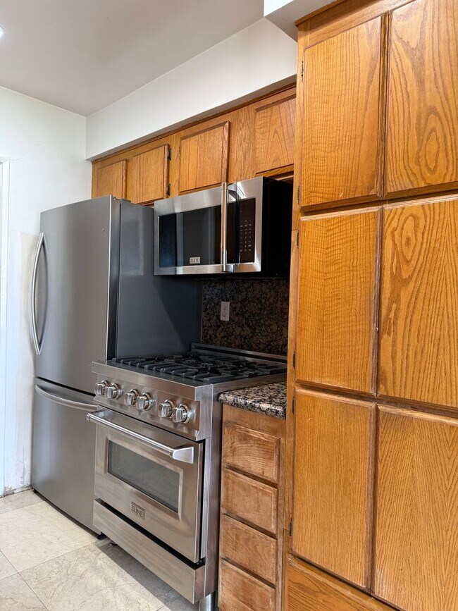 Building Photo - North Hollywood, 2br -2ba HOME