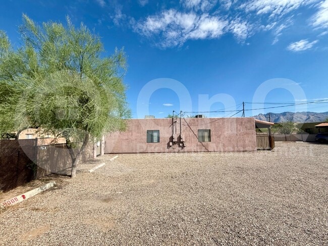 Building Photo - 4009 N Stone Ave