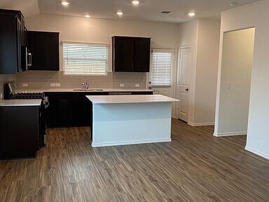 Building Photo - 340 Escondido Cir