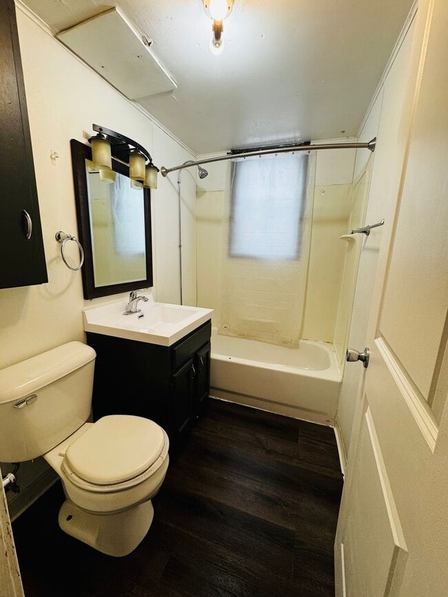 Building Photo - 620 N Main St