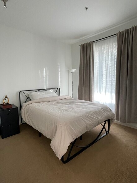 Building Photo - 124 Bellevue Ave E