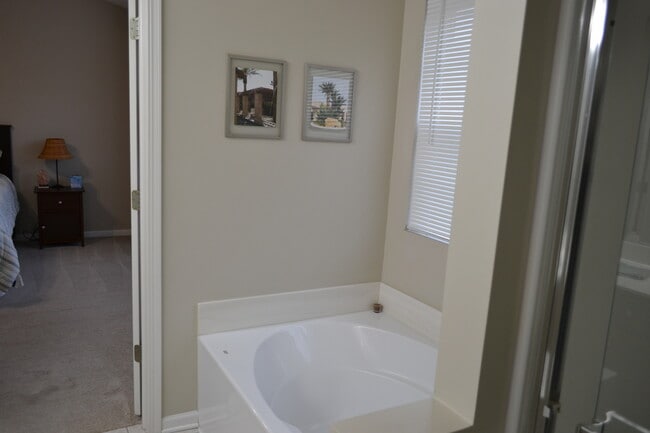 Building Photo - 2990 Peachtree Cir