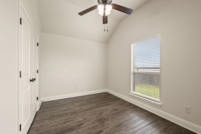 Building Photo - 104 Cold Track Dr