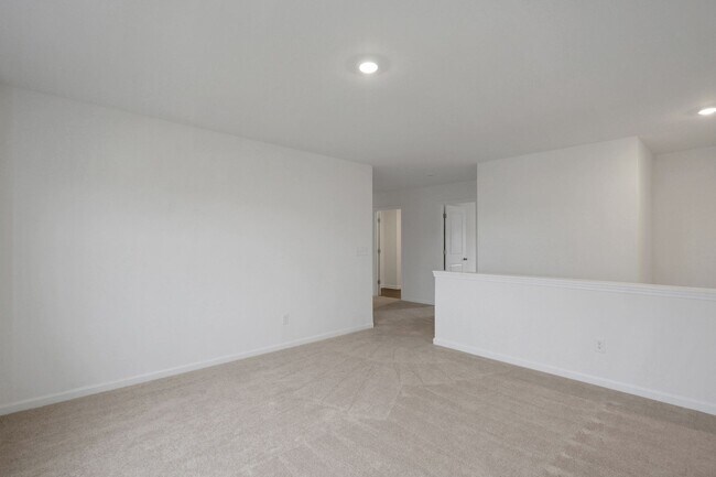 Building Photo - Stunning 4BR House in Hampton