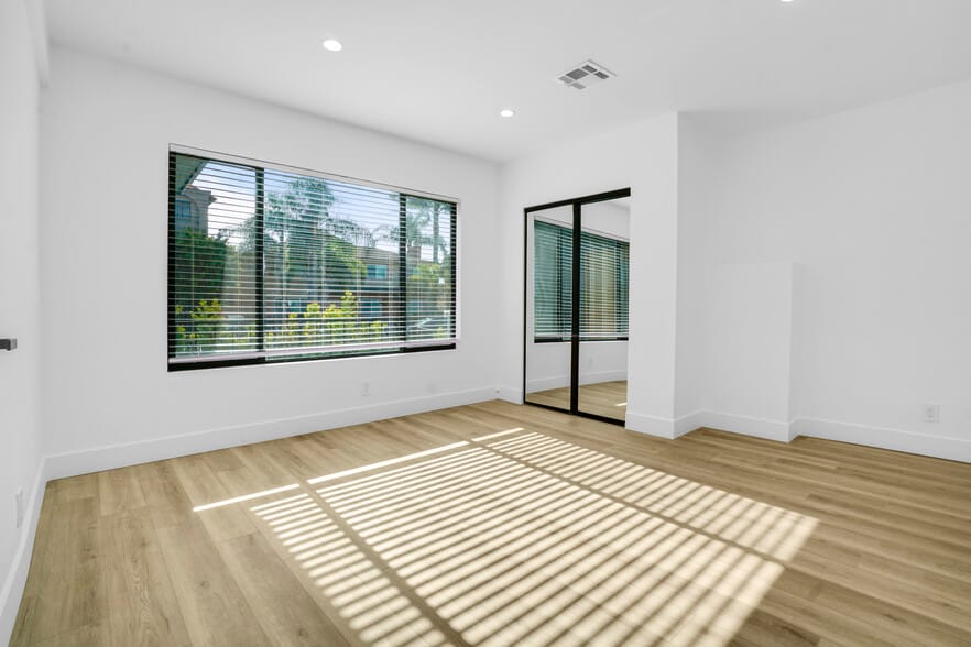 Building Photo - 12527 Cranbrook Ave