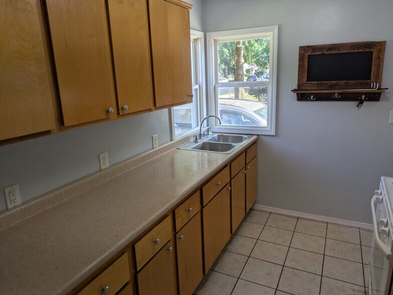 Kitchen - 127 pleasant Ave