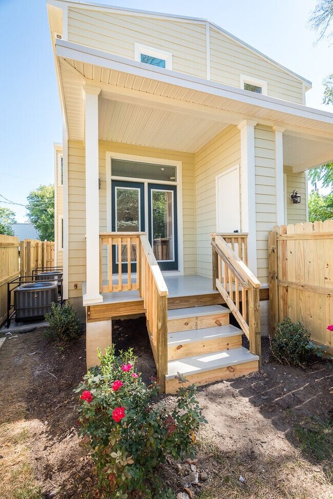 Building Photo - Stunning 2 Bedroom in Churchill Coming soon!