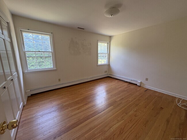 Building Photo - 1240 Bronson Rd
