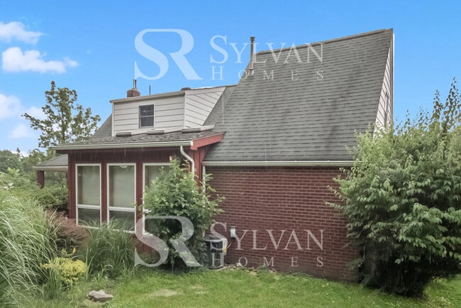 Building Photo - Stunning 3BR, 1.5BA brick home