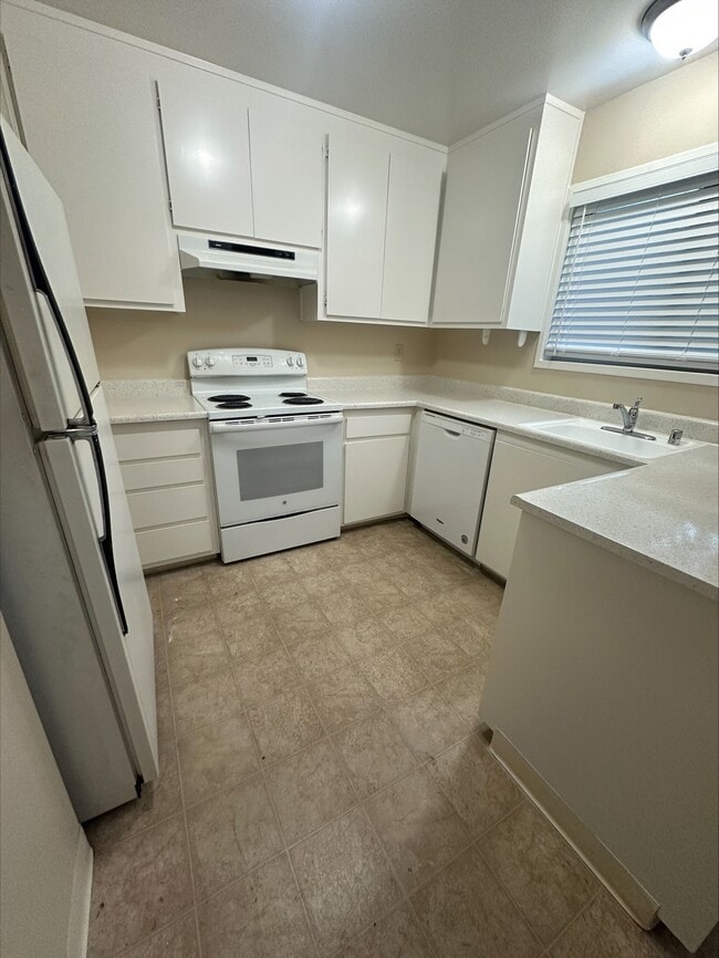 Building Photo - 3540 Northwood Dr.