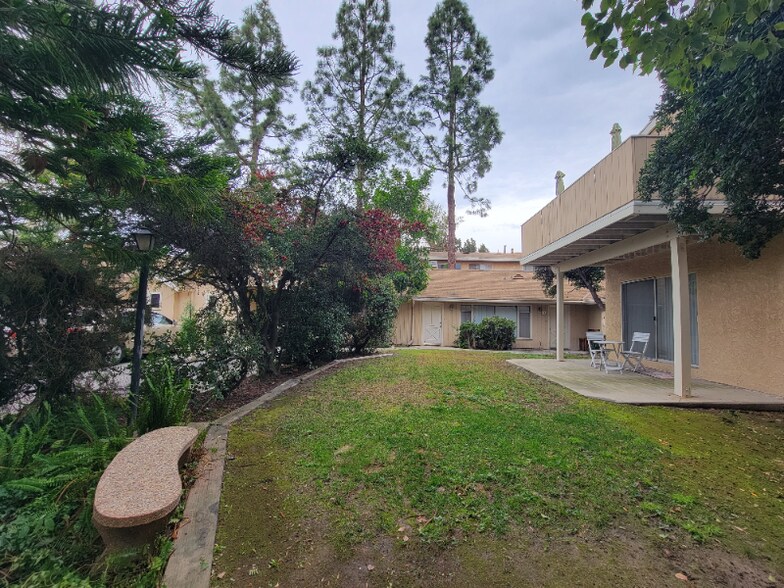 Building Photo - 13531 Wyandotte St