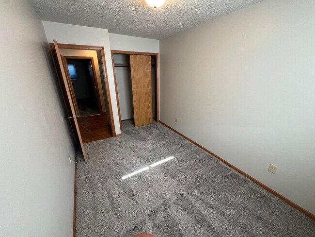 Building Photo - Large 3 bedroom apartment close to Sawyer Elementary, great for families