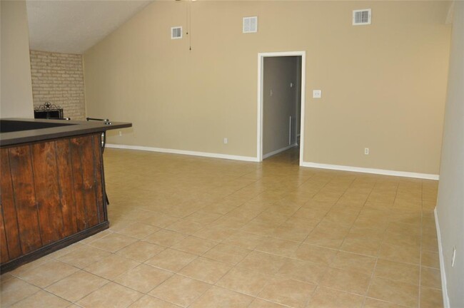 Building Photo - 4715 Glendower Dr