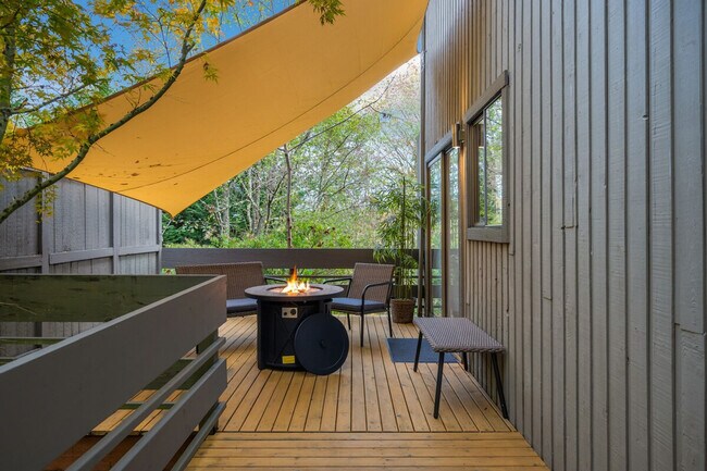 Building Photo - 5504 NE 190th St