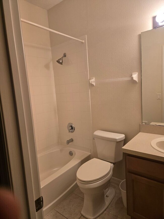 Building Photo - 807 Chelsea Dr