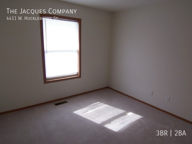 Building Photo - 4411 W Huckleberry St