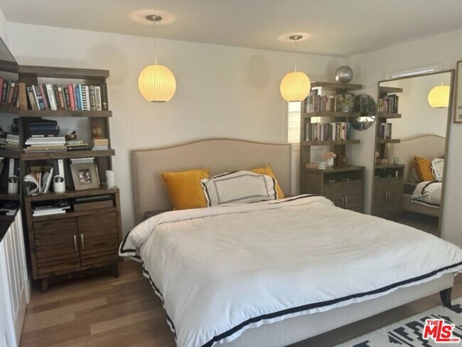 Building Photo - 126 Galleon St