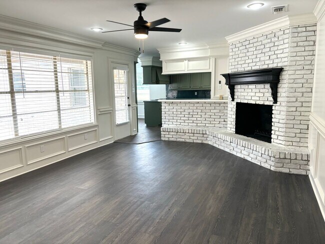 Building Photo - 4 Bedroom Home for Rent!