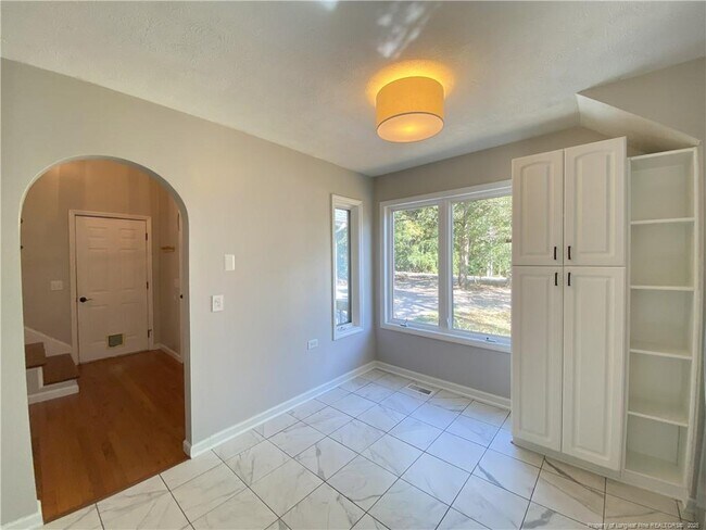 Building Photo - 462 Crown Point