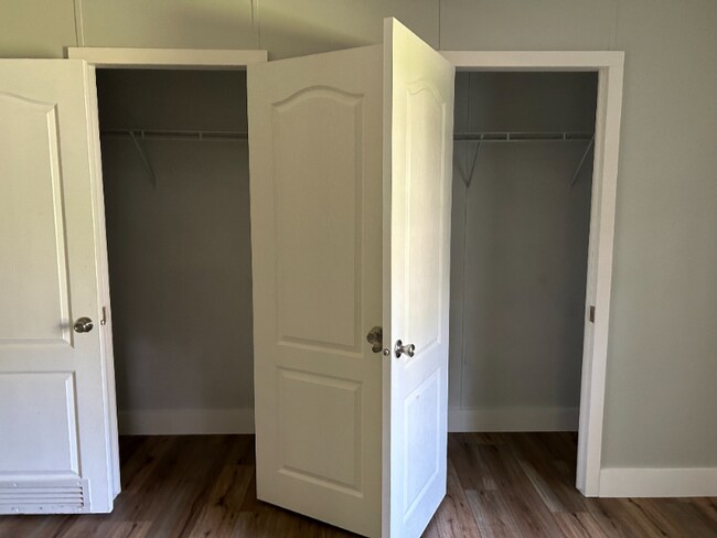 Building Photo - 33 T and E Ln