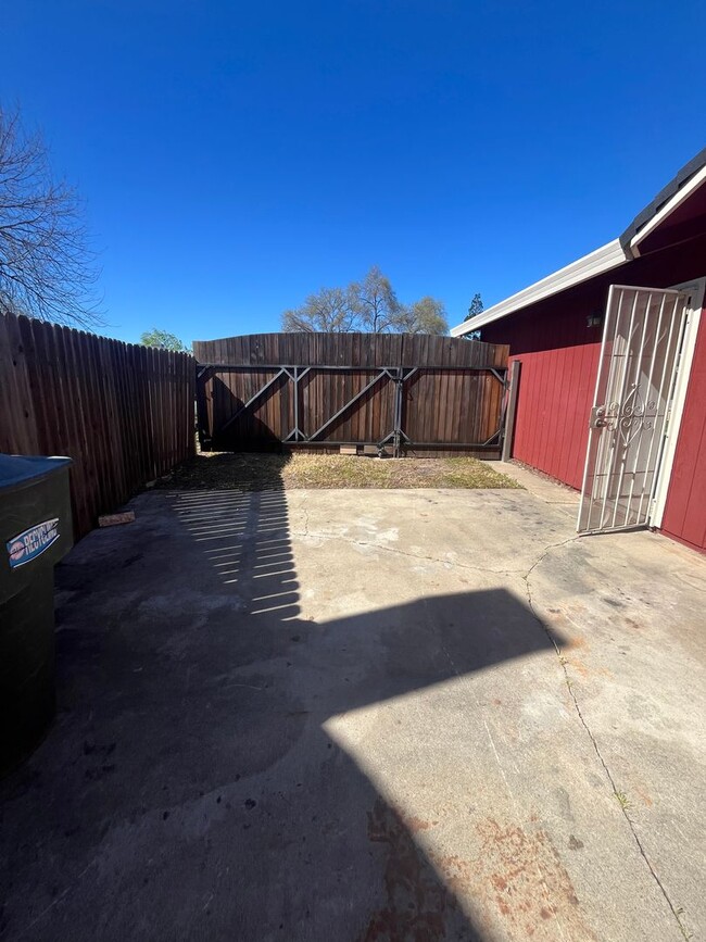 Building Photo - Spacious 4bed 2bath home in Elverta!