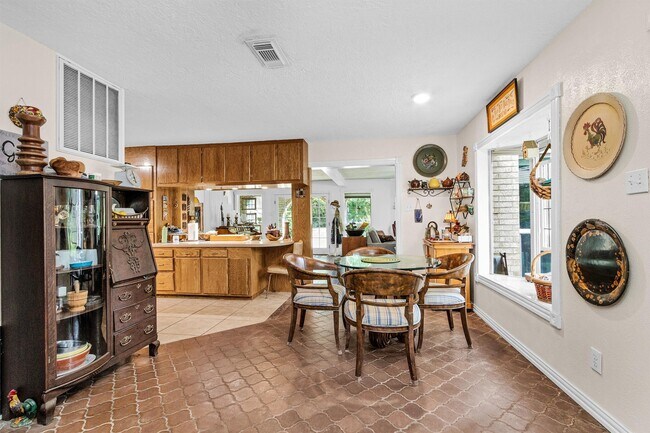 Building Photo - 628 Bullfrog Ln
