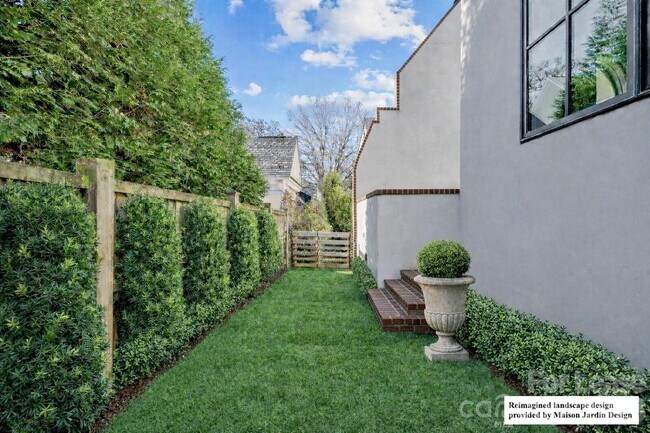 Building Photo - 2622 Chelsea Dr