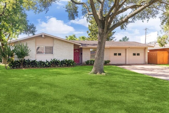 Primary Photo - 9547 Beverly Hill St