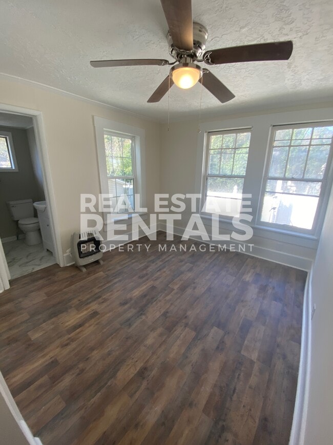 Building Photo - 502 5th Ave NW