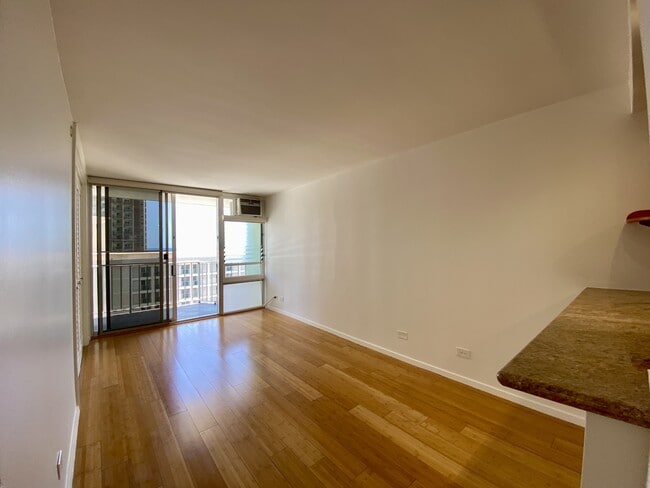Building Photo - 1617 Kapiolani Blvd