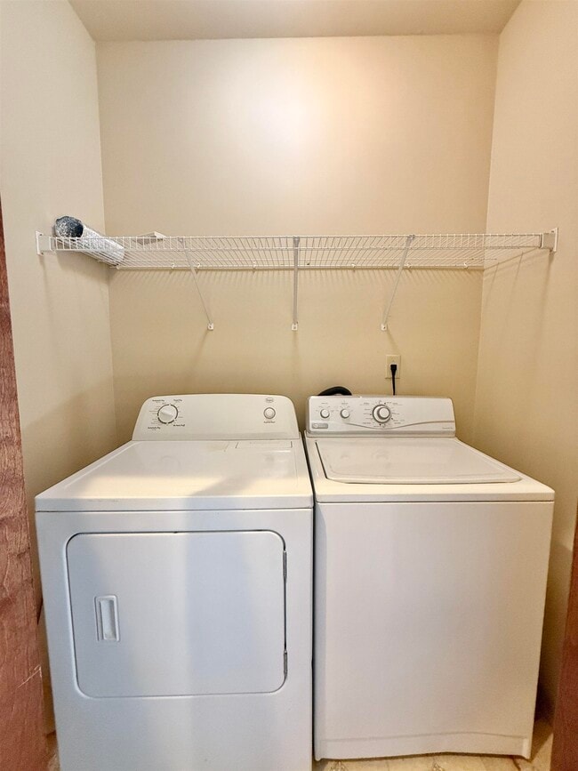 Building Photo - 449 Monroe Ave