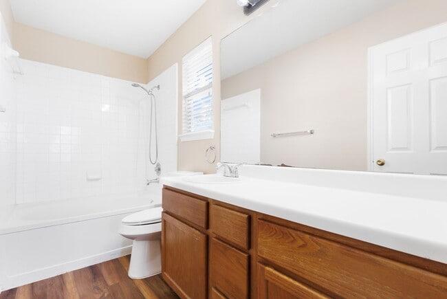 Building Photo - Well-Maintained 3-Bedroom Home – Ideal for Students & Professionals!