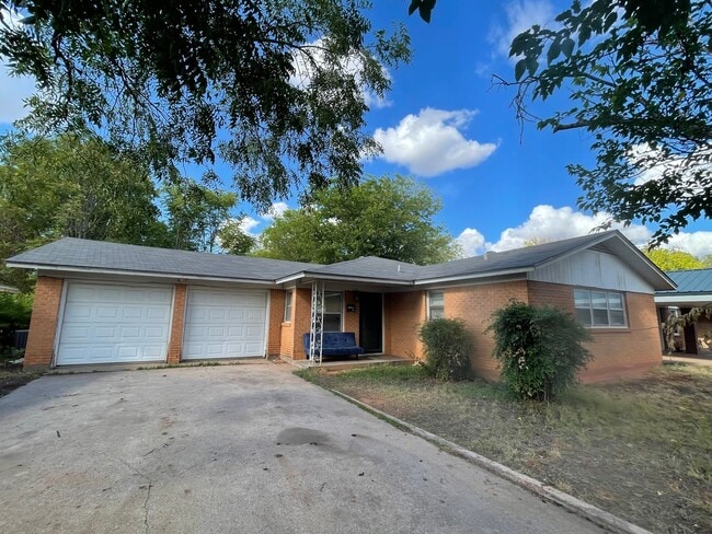 Primary Photo - 3 bedroom, 2 bath