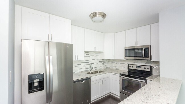 Building Photo - 1255 N Sandburg Terrace
