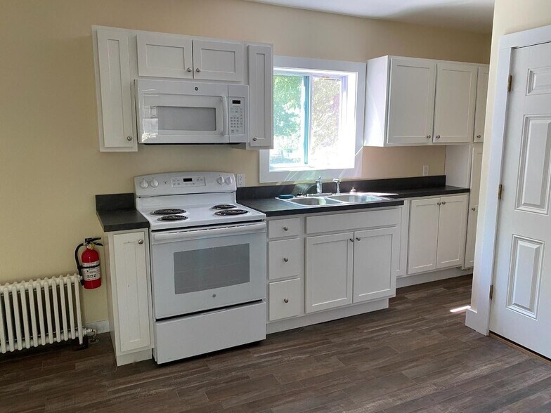 Building Photo - 22 Lincoln Ave