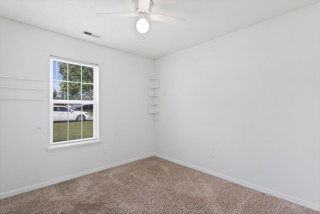 Building Photo - 3 bedroom with garage available in June!