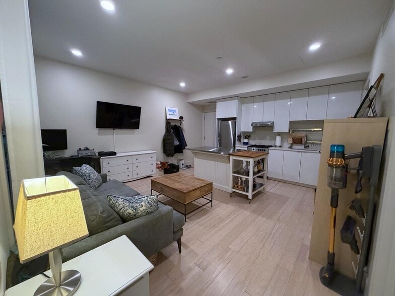 Building Photo - 121 Portland St