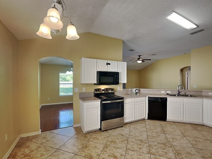 Building Photo - 801 MacKenzie Cir