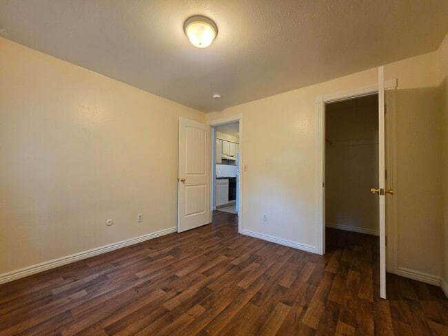 Building Photo - 4955 Moorhead Ave