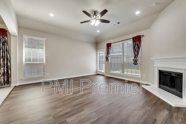 Building Photo - 2900 N Umberland Dr
