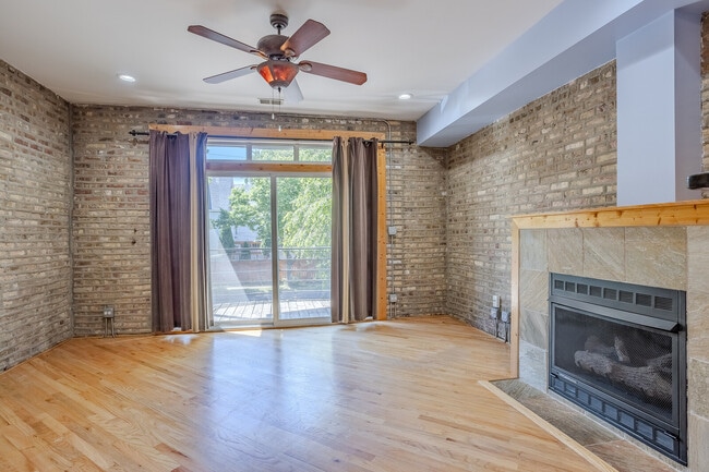 Building Photo - 3100 W Addison St