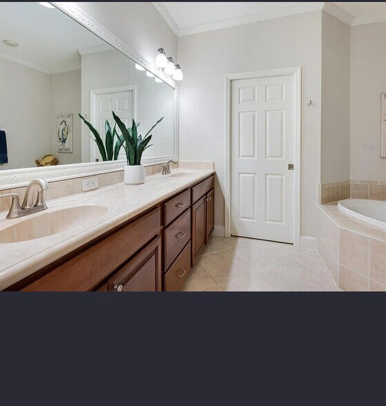 Building Photo - 1164 Beachcomber Ct