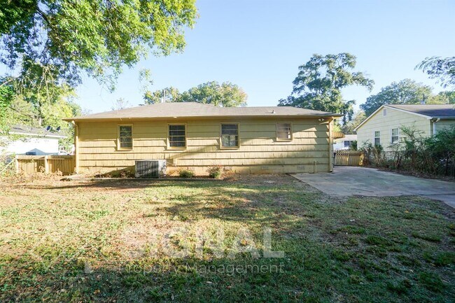 Building Photo - 748 Meadowbrook Dr