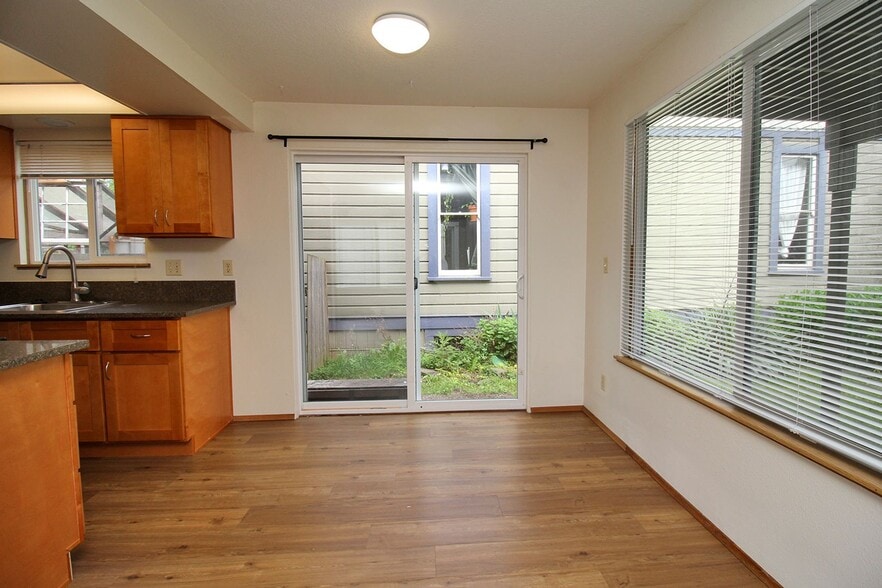 Building Photo - 548 NE Tillamook St