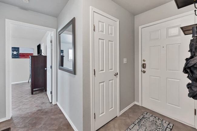 Building Photo - 730 E Mather St